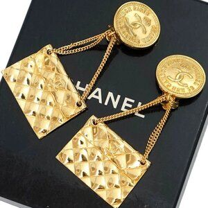 CHANEL Matelasse Bag Motif Dangle Clip-On Earrings Gold Tone 23 Auth w/Box